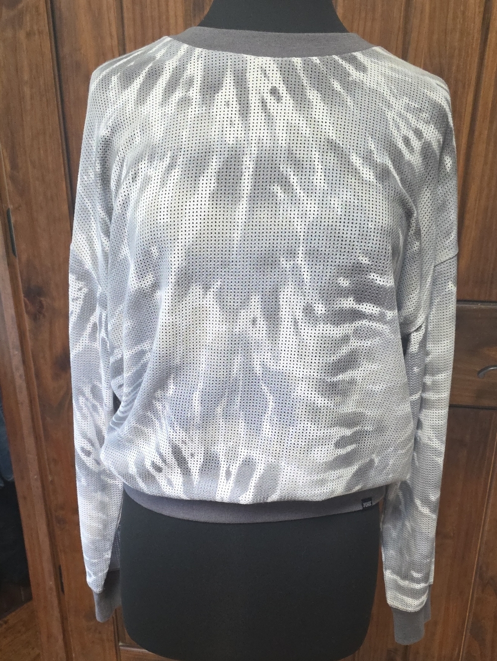 NWT PINK Victoria's Secret Gray and White Active Top - Size S